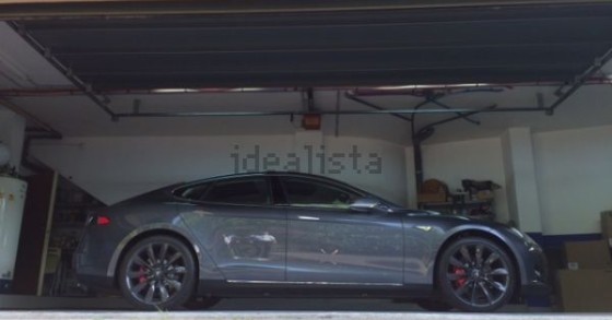 Vale tudo para vender casas: se comprares uma mansão de luxo oferecem-te um desportivo Tesla