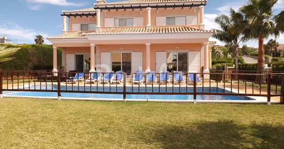 Casas de fim de semana: Refúgio no Algarve com piscina, jardim e golfe (fotos) 