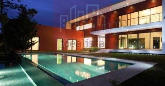 Esta mansão de luxo está localizada em Cascais e custa 5.500.000 euros.