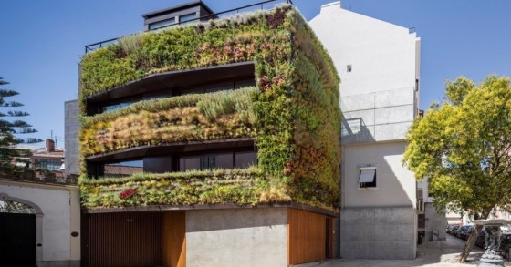 Mansão sustentável com jardins verticais à venda em Lisboa