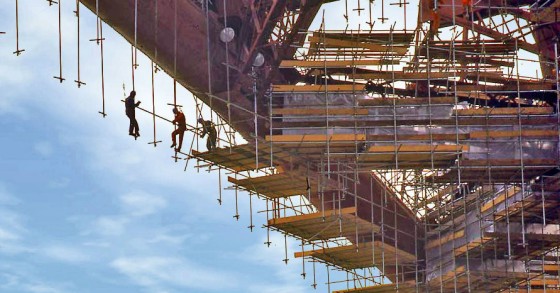 A arte da construção: 19 espetaculares andaimes que te vão deixar de boca aberta 