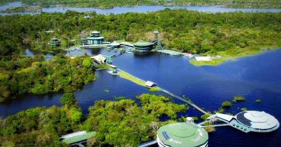 Ariau Amazon Towers: dormir em quartos “pendurados” em árvores no rio Amazonas 