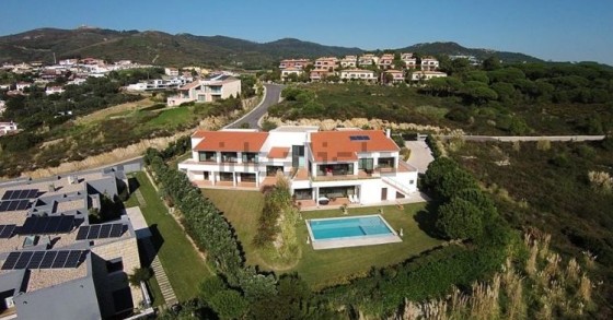 Esta espetacular mansão está localizada em Cascais e custa 3.000.000 euros.