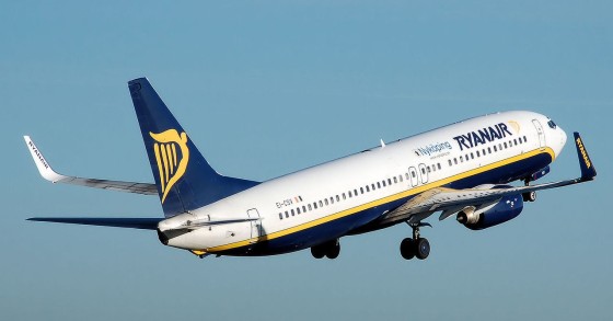 Voar na Ryanair vai ser mais barato 