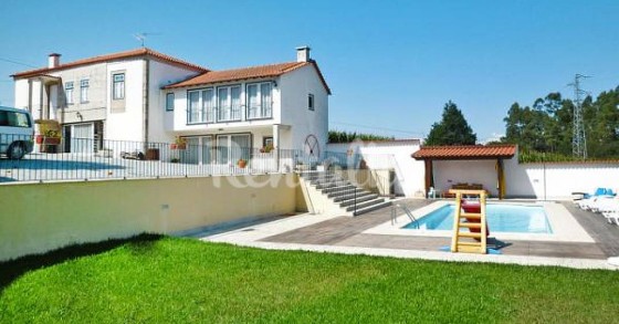 Casas de fim de semana: Vivenda rural com piscina ideal para “fugir” do stress da cidade 