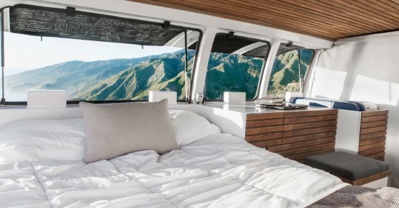 Não é uma cabana com vistas privilegiadas, é uma caravana transformada em minicasa sobre rodas 