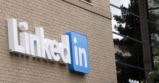 Qual o objetivo da Microsoft ao comprar o Linkedin por 23 mil milhões de euros?