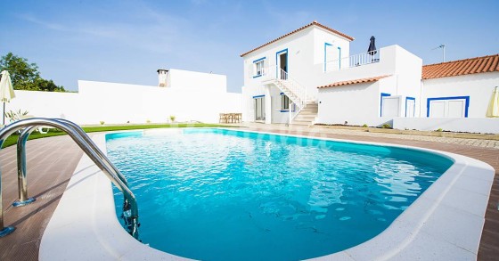 Casas de fim de semana: Mergulhar numa piscina de água salgada no Algarve