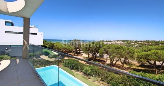 Esta espetacular moradia está localizada em Loulé e custa 2.900.000 euros.