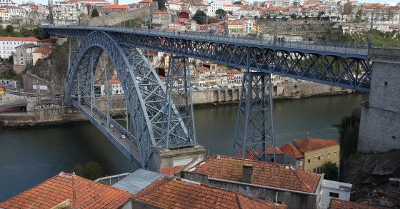 Câmara do Porto quer passar casas do centro histórico para habitação social 