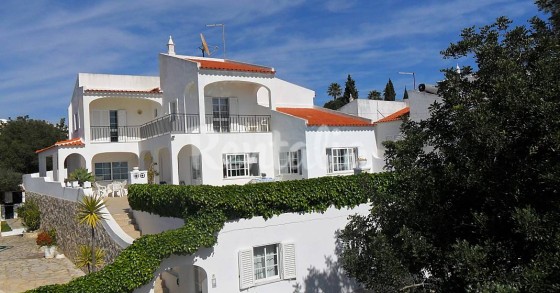Casas de fim de semana: Desfrutar do Algarve numa mansão com piscina e vista para o mar 