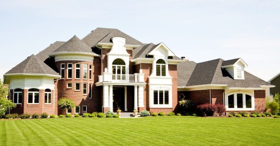 O horrível mundo das McMansions: Casas que nasceram no calor da bolha e que estão vazias 