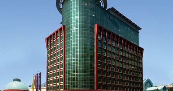 Torre Oriente, um edifício de escritórios que mais parece um hotel