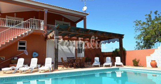 Casas de fim de semana: Fugir da cidade e relaxar numa mansão com piscina no Algarve 