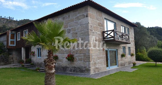 Casas de fim de semana: Refúgio de pedra rodeado de natureza em Póvoa de Lanhoso 