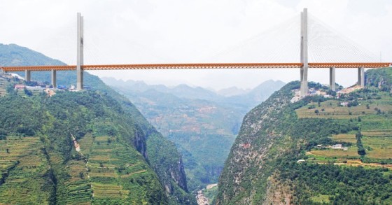 'Mega obras' pelo mundo: a ponte mais alta do planeta acaba de abrir na China