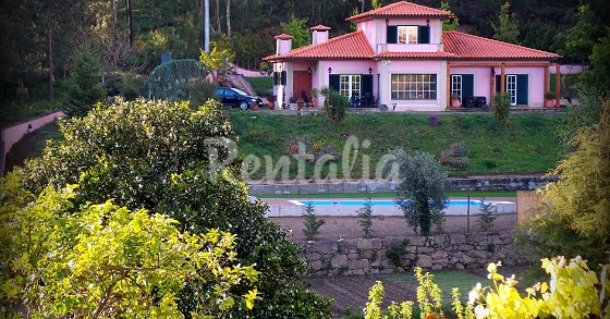 Casas de fim de semana: Escapadela com piscina e vista para a montanha em Penafiel 