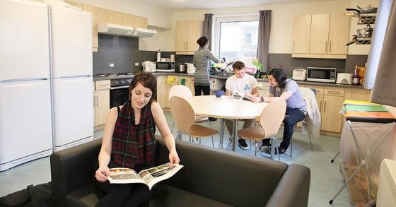 Deco Alerta: posso deduzir no IRS a renda da minha filha que está na universidade como despesa de educação?