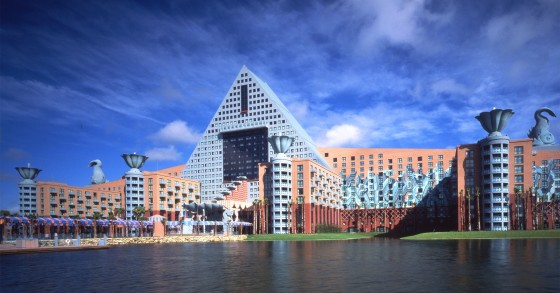 Este é um exemplo de arquitetura pós-moderna levada aos seus máximos