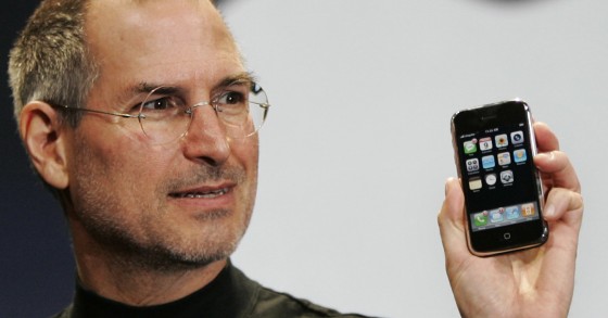 iPhone apareceu há dez anos. Se tens um antigo guarda-o porque pode valer muito dinheiro 