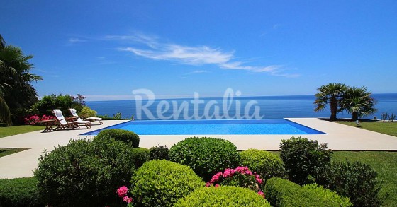 Casas de fim de semana: Um paraíso de janelas abertas para o mar na Madeira