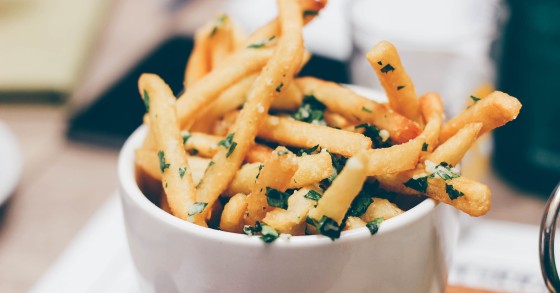 Batatas fritas, bolachas, cerveja e carro vão ficar mais caros no próximo ano