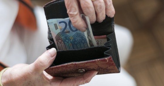 Portugueses andam com 29 euros na carteira, o valor mais baixo da Zona Euro 