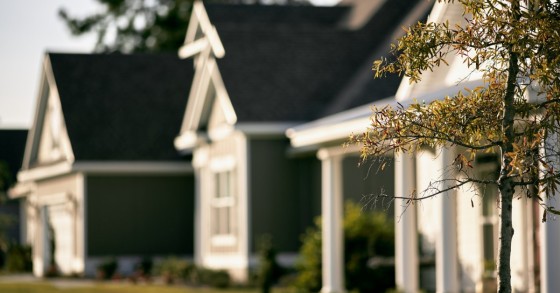 Preços elevados exigem casas mais pequenas