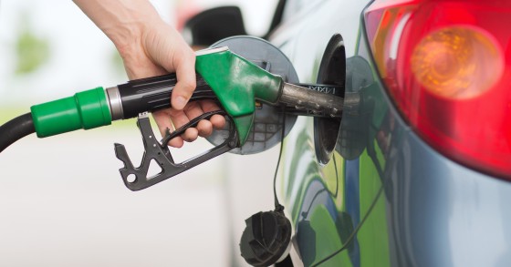 Preço da gasolina em máximos de 2014. Fica a saber onde é mais barato abastecer o carro