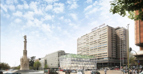 O edifício está situado na Plaza de Colón, 1