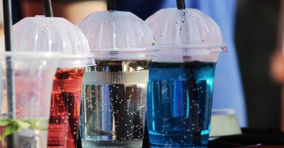 Adeus plástico? As marcas que estão já a reduzir o uso deste material