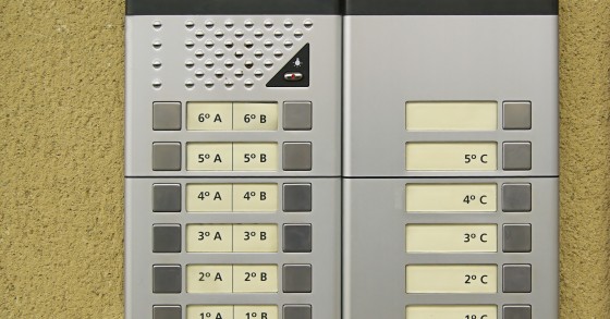 Os intercomunicadores do prédio avariaram? E agora, quem paga a reparação?