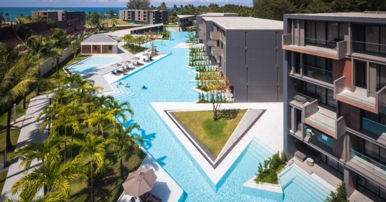 O hotel fica em Khao Lak