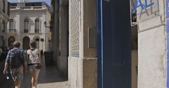 Registos de AL na capital caem para metade com as novas regras