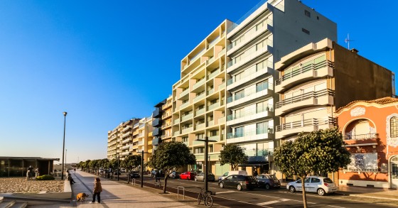 Terminou de ser construído recentemente