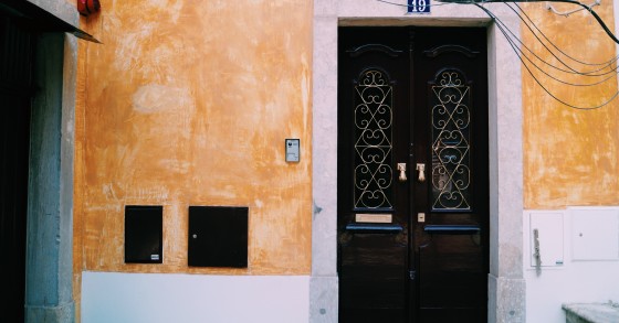 Função social da habitação e proteção no despejo com luz verde no Parlamento 