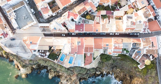 É nestes 25 municípios que é mais caro comprar casa - 11 estão no Algarve