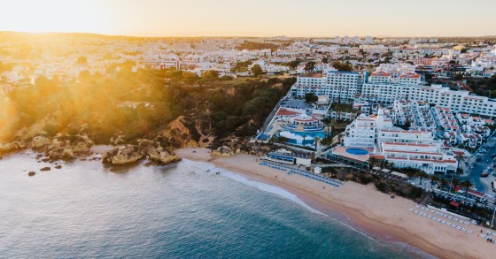 Obra nova "aterra" em força no Algarve: mais de 2.000 fogos em licenciamento até junho