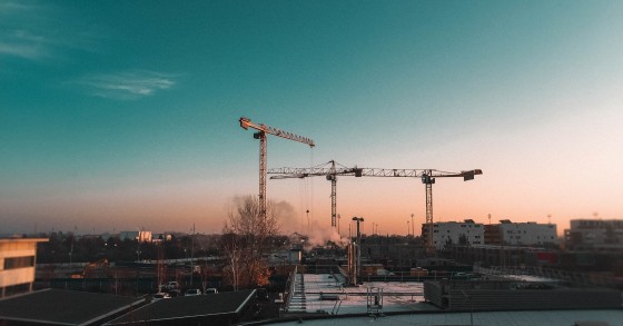 Maior construtora do mundo à "caça" em Portugal – porto de Sines e aeroporto do Montijo na mira