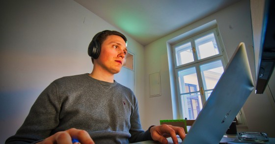 Mais jovens e mais escolarizados, estrangeiros estão a ajudar a crescer população ativa em Portugal