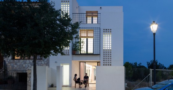 Iluminada, à noite