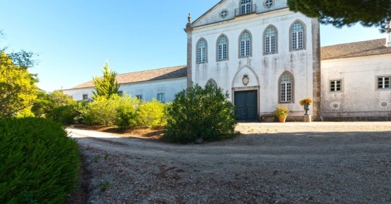 A spectacular palace is for sale in Portugal