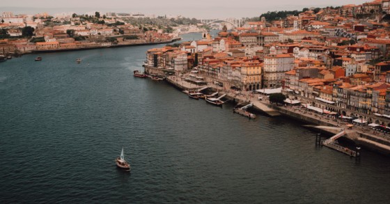 Porto jest jednym z najlepszych europejskich miast do inwestowania w / Aperture Vintage na Unsplash