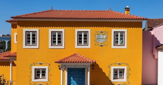 This beautiful guesthouse and estate is for sale in the Porto region