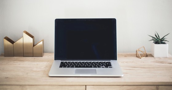 Quero comprar um computador num site estrangeiro: que cuidados devo ter?
