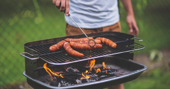 Como fazer um churrasco em casa em segurança (e mantendo longe a Covid-19)