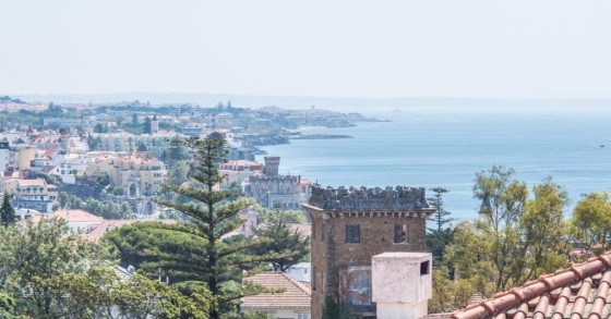 Ce bel appartement bénéficie d'une vue imprenable sur la mer