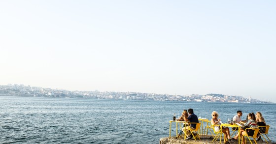 Estrangeiros compram menos, mas gastam cada vez mais para ter casa em Portugal 