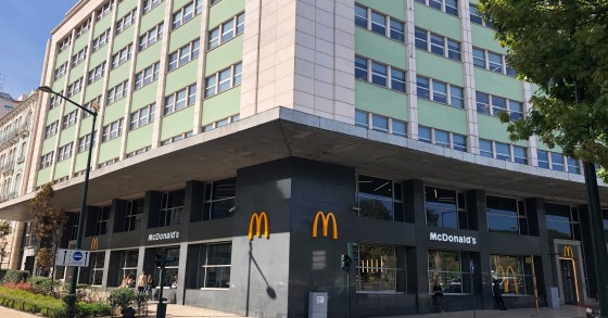 McDonald’s abre restaurante de 700 m2 no Marquês de Pombal – é um dos maiores de Portugal
