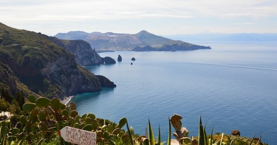 Um proprietário italiano oferece casa com vista para o mar grátis em troca de cuidar da sua quinta